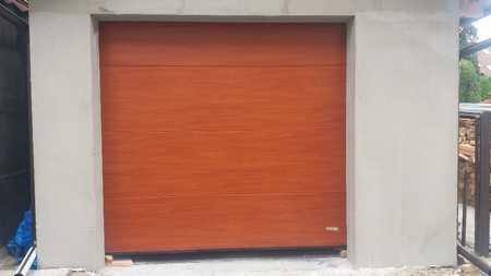 Sekční garážová vrata - hladký povrch